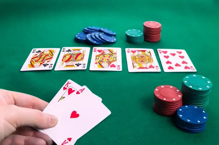 Filipino players enjoying sports bettingand casino games on otso platform